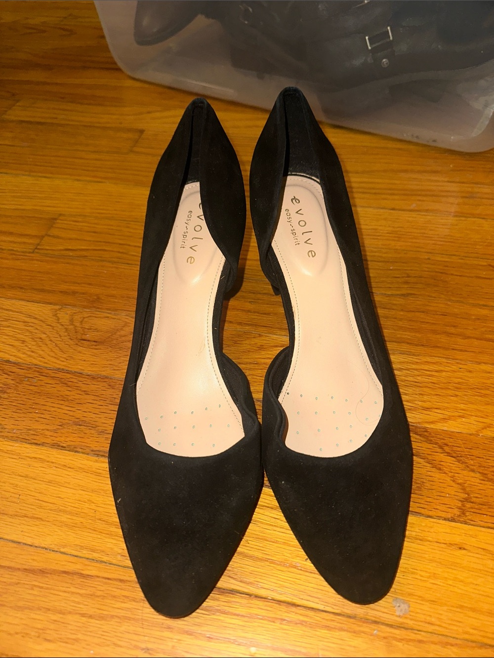 EVOLVE Black Suede Pointed-Toe Flats with Cushioned Insole never worn